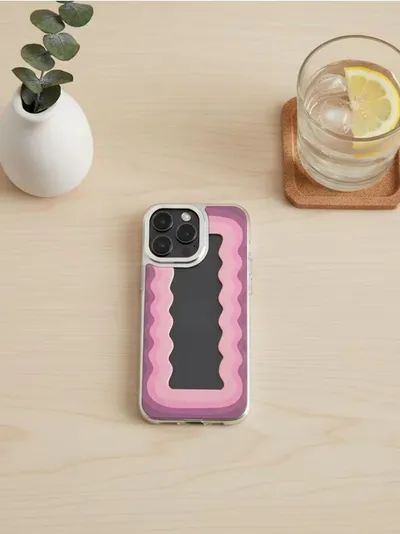 Maska za razne iPhone modele s valovitim uzorkom