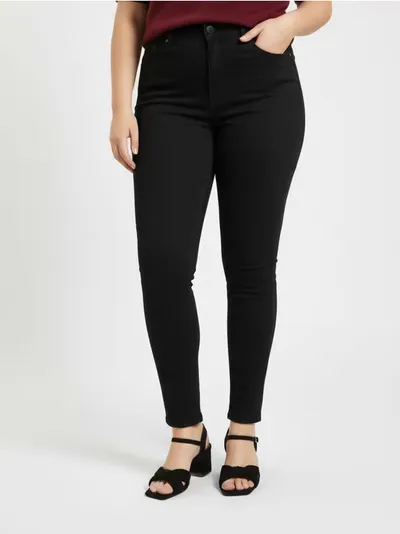 Skinny farmerke sa visokim strukom plus size