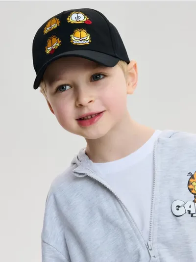 Kapa sa šiltom i izvezenim detaljima Garfield