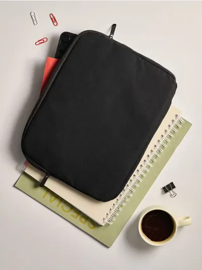 Futrola za tablet s patentnim zatvaračem