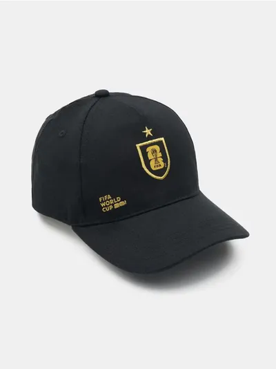 Kapa sa šiltom i izvezenim detaljima FIFA World Cup