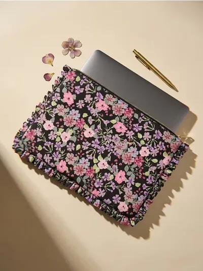 Torba za laptop sa volanima i cvjetnim uzorkom
