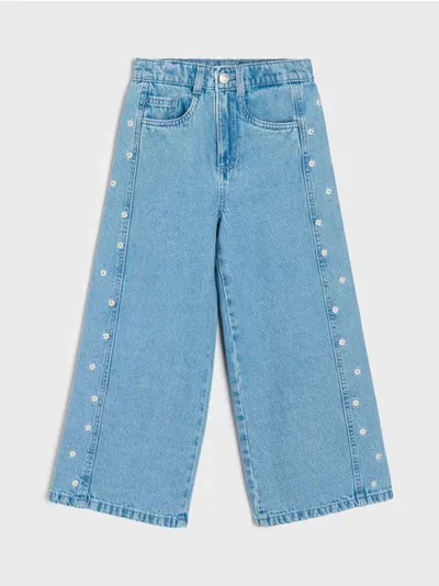 Wide leg farmerke s izvezenim cvjetićima