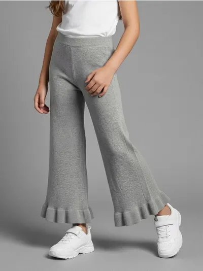 Πλεκτό παντελόνι wide leg με διακοσμητικά βολάν