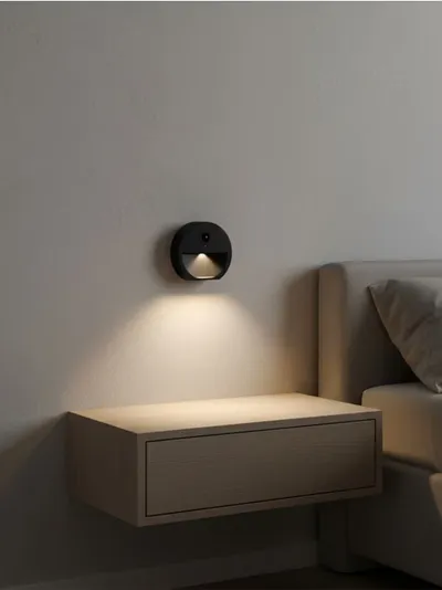 Zidna LED noćna lampica