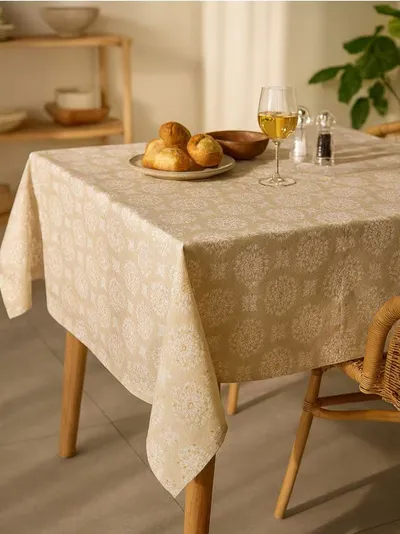 Stolnjak s božićnim motivom
