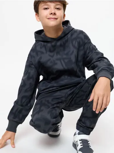 Hoodie dukserica sa graffiti uzorkom