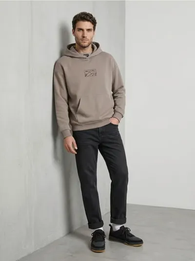 Udobna hoodie dukserica sa vezom