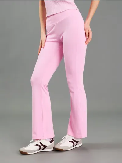 Rebraste viskozne flare pantalone soft touch