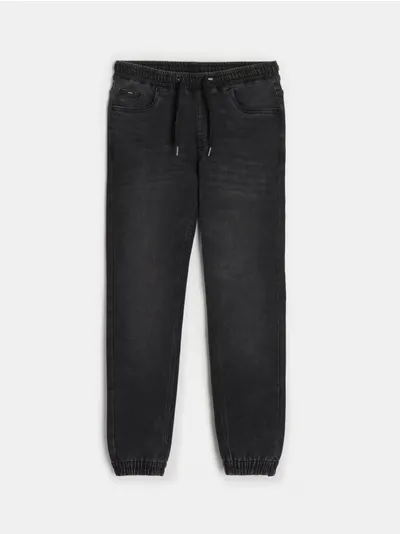 Jogger pantalone slim fit kroja