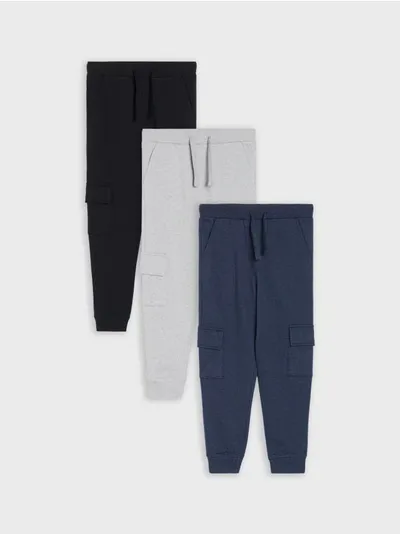 Slim pantalone 3 pakovanja