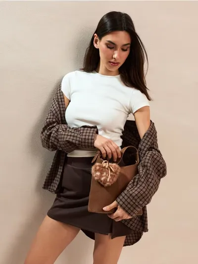 Jednobojni skort s primjesom viskoze
