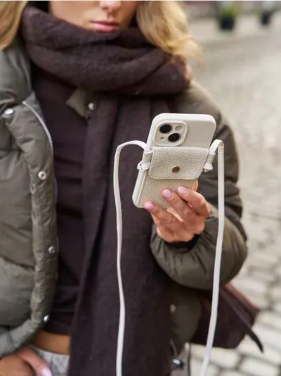 Maskica za iPhone 13, 14, 15 sa kaišem