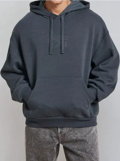 Comfort Fit dukserica sa kapuljačom sa vezom