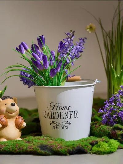 Metalna kanta s ručkom i natpisom Home Gardener