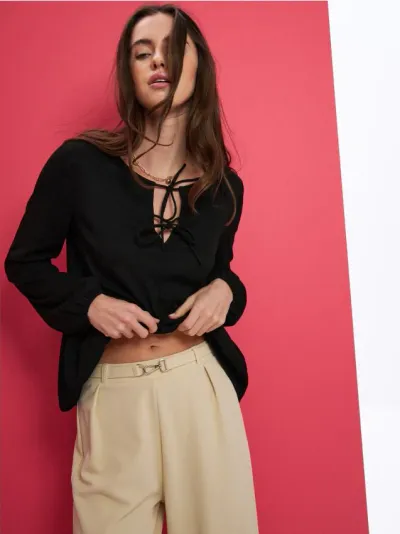 Bluza s ukrasnim volanima