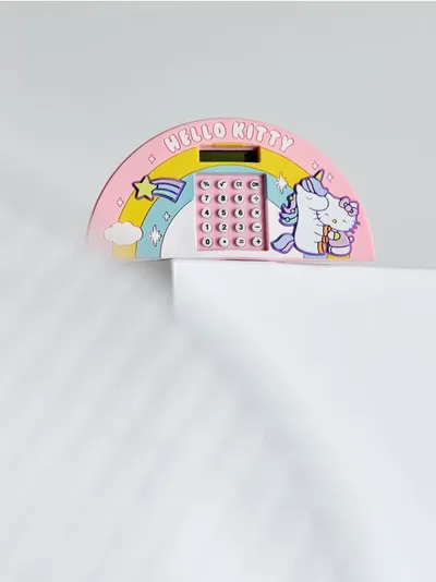 Privjesak s kalkulatorom i labirintom na drugoj strani Hello Kitty