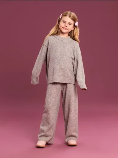 Pleteni komplet: džemper i wide leg pantalone