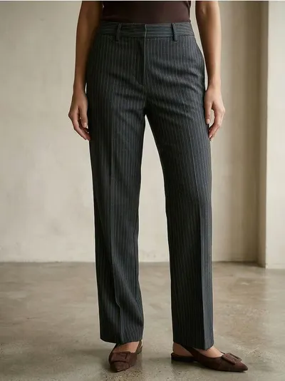 Elegantne pantalone straight leg s prugama i dodatkom viskoze