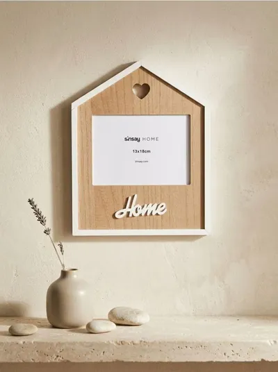 Dekorativni ram za fotografije u obliku kuće