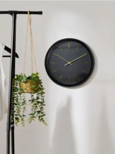 Minimalistički zidni sat