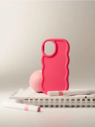 Jednobojna futrola za iPhone 16 s valovitim rubom