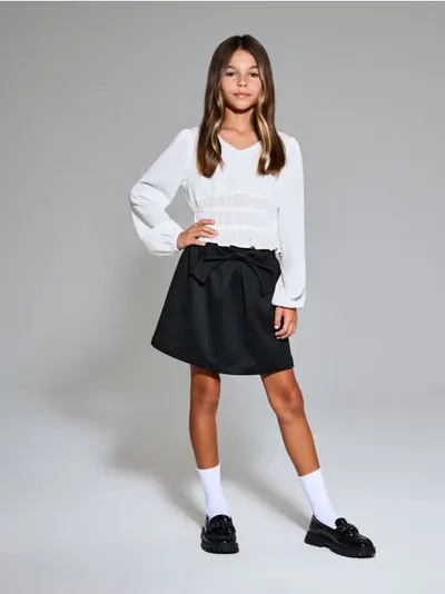 Elegantna košulja s dekorativnim naborima