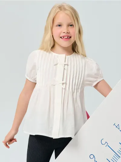 Bluza sa plisiranim prednjim delom i mašnama