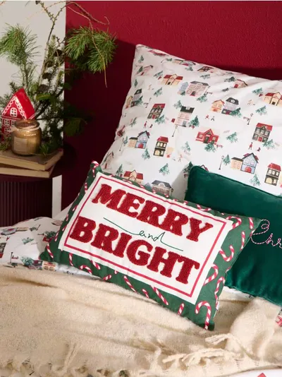 Božićni dekorativni jastuk s natpisom „Merry and Bright“