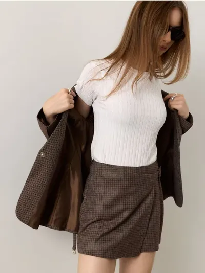 Karirani skort s dodatkom viskoze