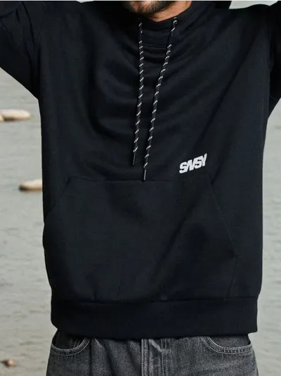 Hoodie sa visokim ovratnikom