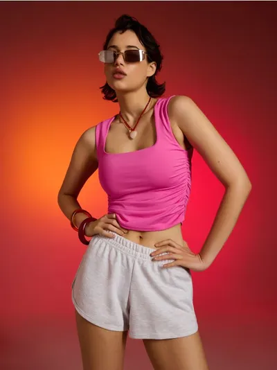 Crop top s naborima
