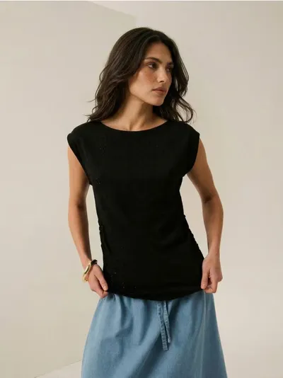 Bluza bez rukava s ажurnim uzorkom