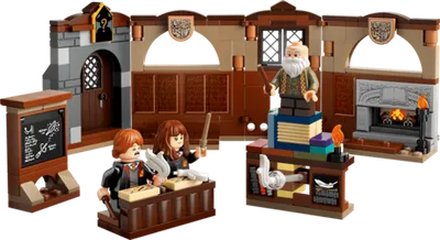 LEGO® Harry Potter TM Dvorac Hogwarts™: sat Čarolija 76442